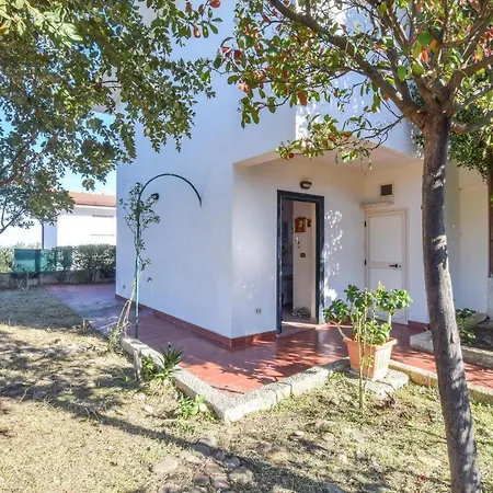 2 Bedroom Cozy In Hébergement de vacances Roseto Capo Spulico