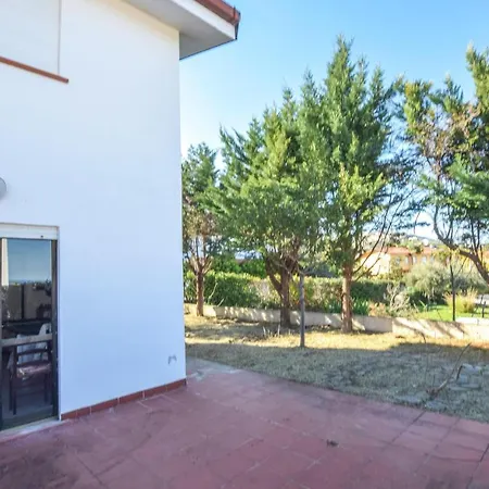 2 Bedroom Cozy In * Roseto Capo Spulico